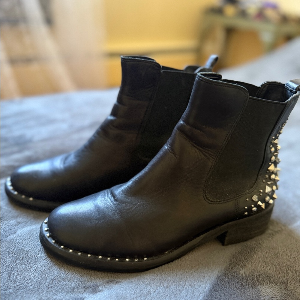 Sam Edelman Studded Chelsea Boots Black Leather Size 6.5